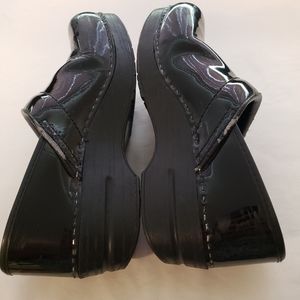 Women's Dansko Professional Clogs. Blk 8.5.